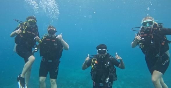Group of students scuba diving